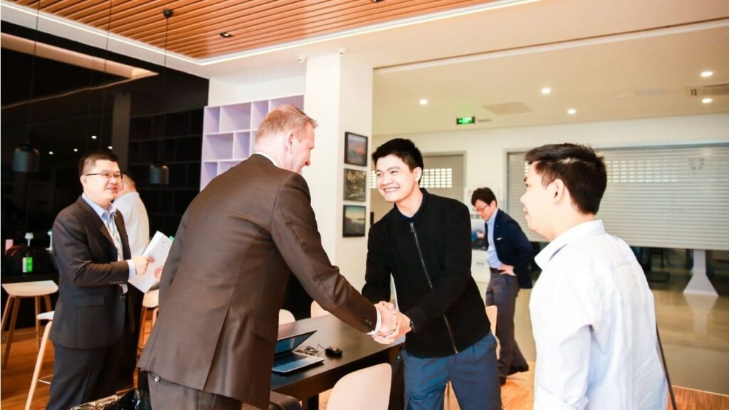 Anh. Đoàn Xuân Trường, CEO và Founder của Topcar-tuning với 10 năm kinh nghiệm trong ngành xe sang và siêu xe, từng làm tại các hãng xe nổi tiếng như Porsche, Volvo.