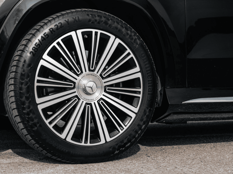 Ngoại thất một chiếc Mercedes GLS 450 độ lên phiên bản Maybach 2024