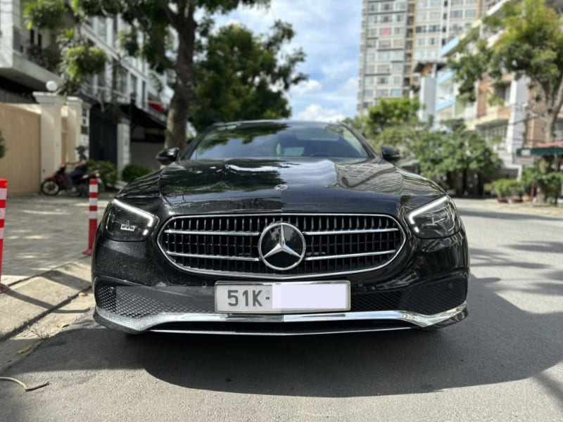 Độ xe Mercedes E-Class - trước khi độ body kit Maybach