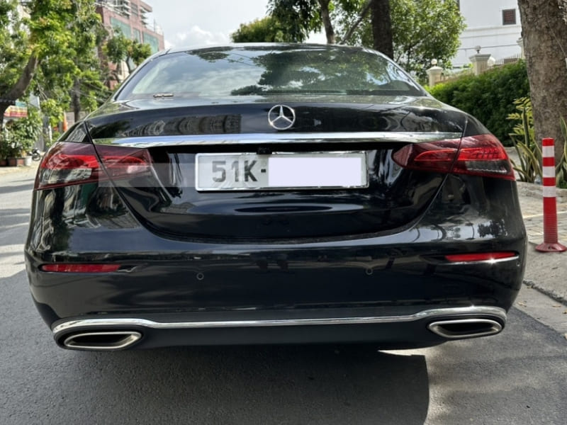 Độ xe Mercedes E-Class - trước khi độ body kit Maybach