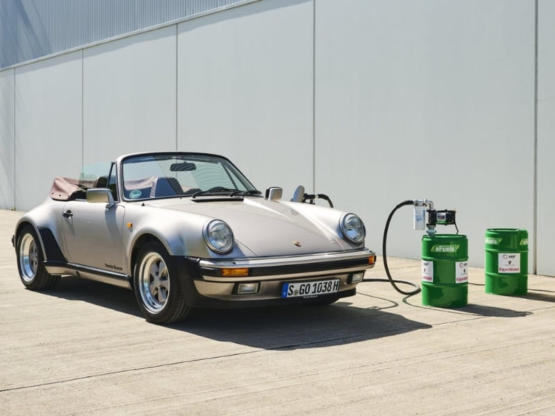 eFuels hay cụ thể là eFuels (electric fuel) - Nguồn Porsche Newsroom